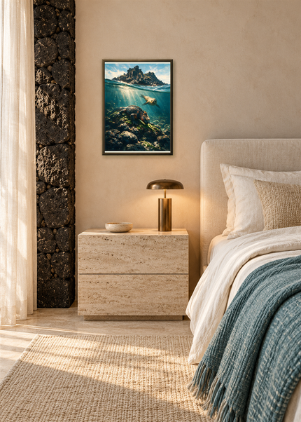 Les Gardiens du Rivage — mise en situation encadrée dans une chambre, format 30 × 40 cm.